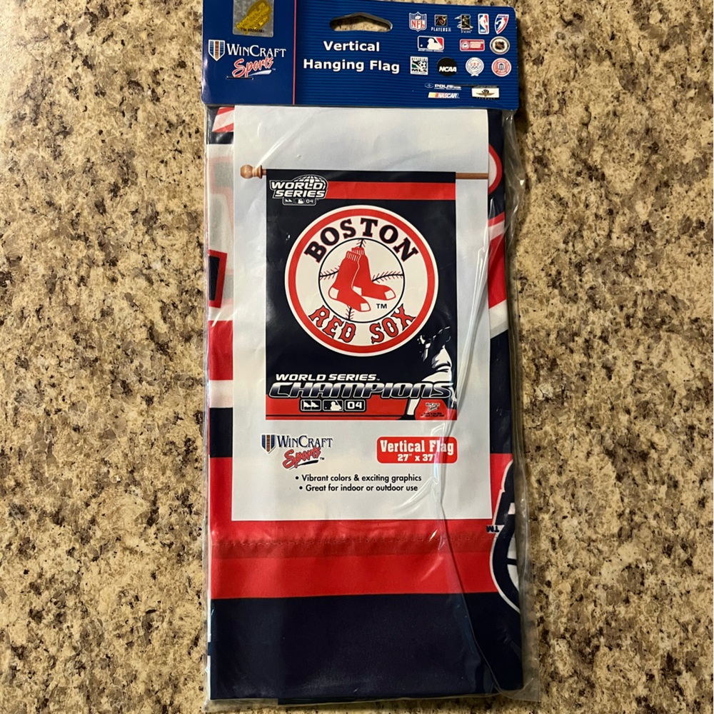 NWT Boston Red Sox 2004 World Series Champions Indoor/Outdoor Vertical Flag